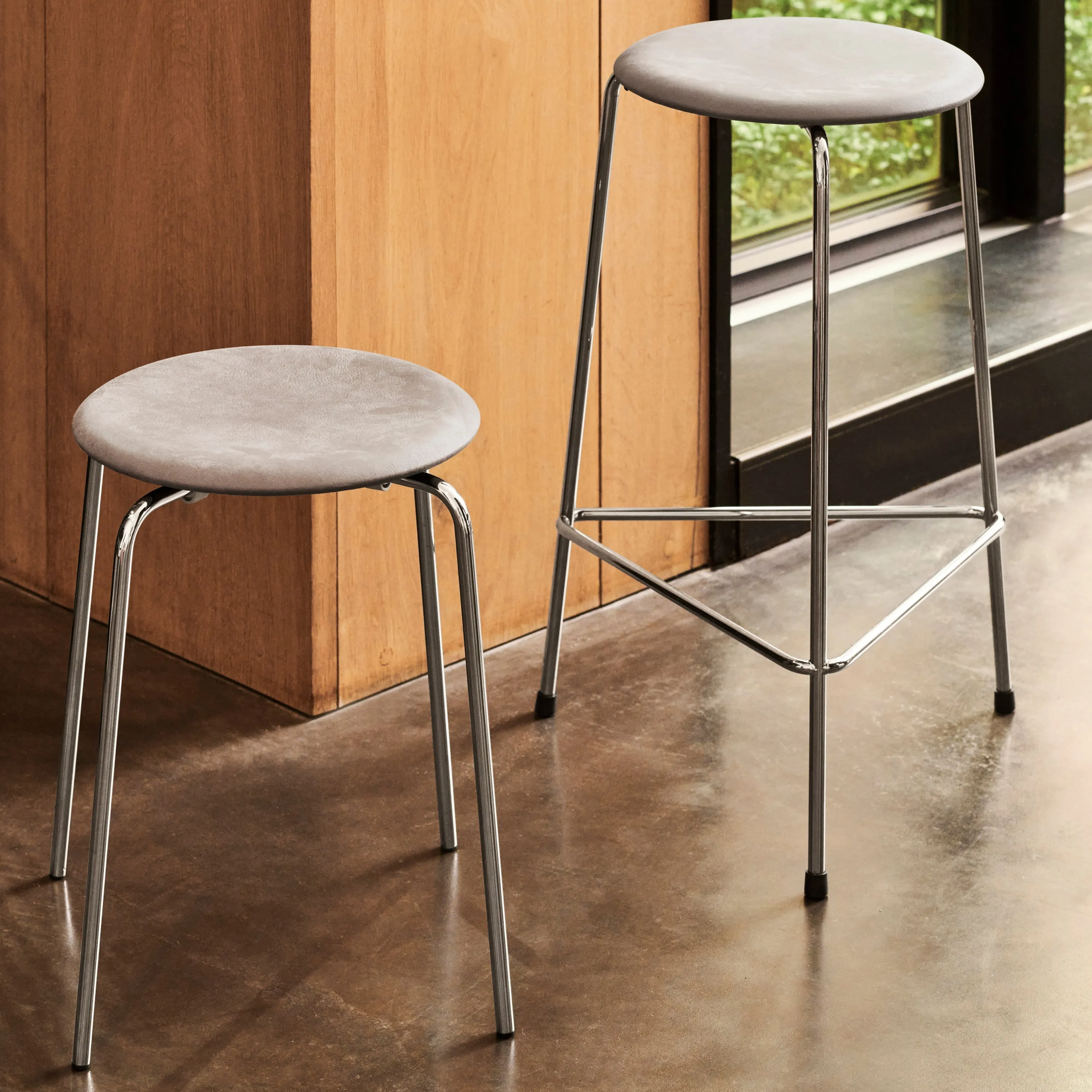 Fritz Hansen Dot™ High Stool Leather