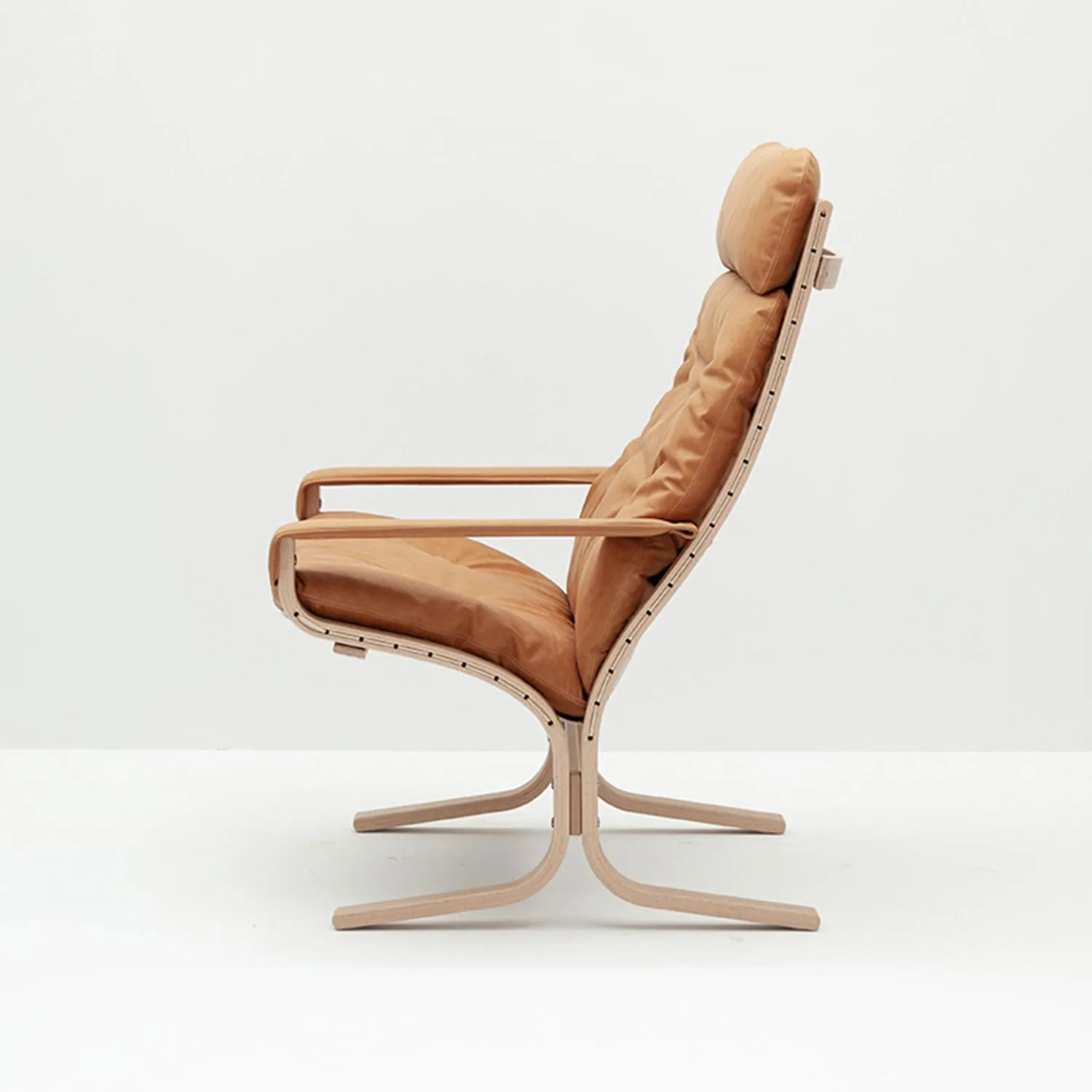 hjelle | siesta classic 301 chair | high back with arms | oak   vintage 413 leather