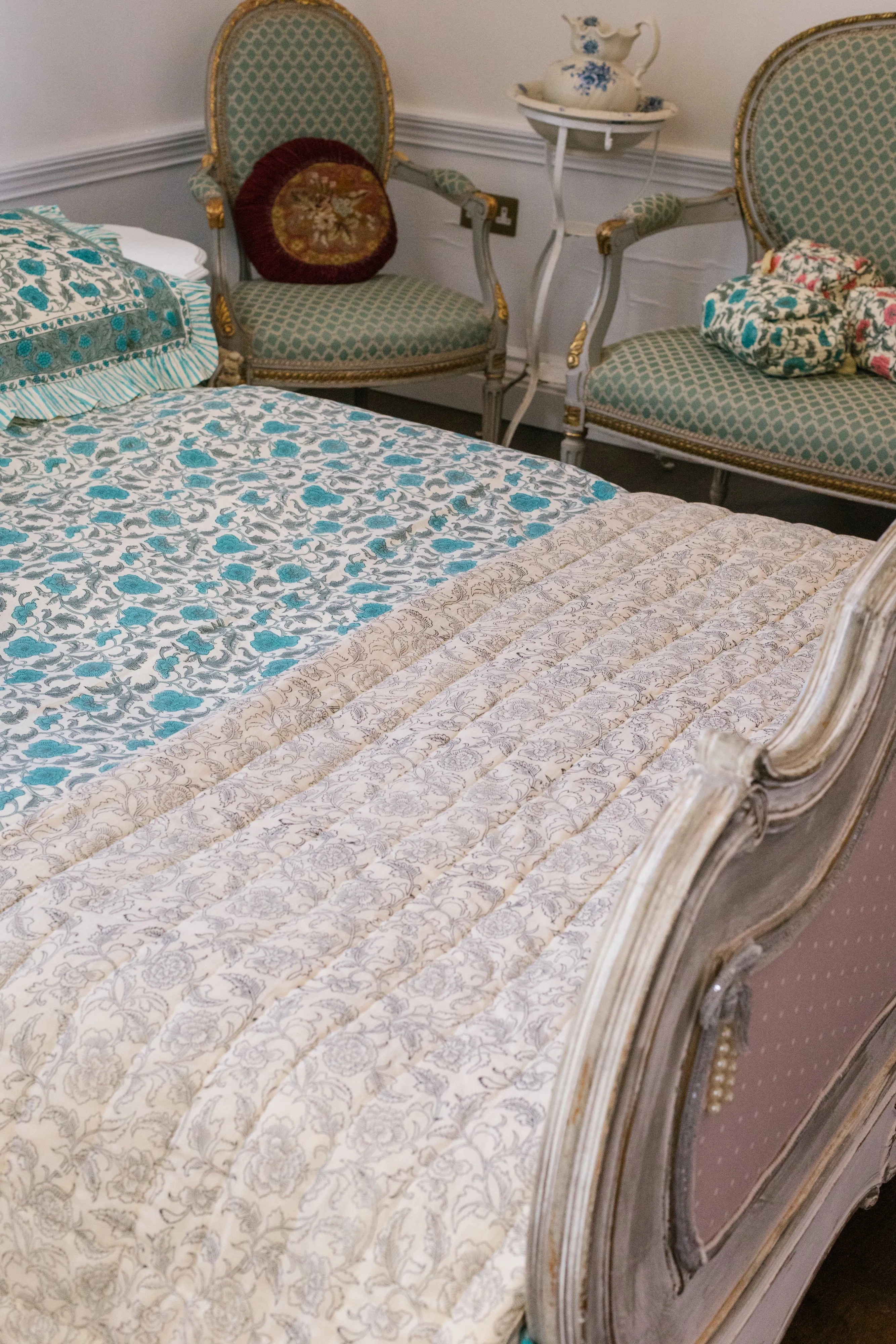 Jasmine Quilt in Vintage Blue - Single