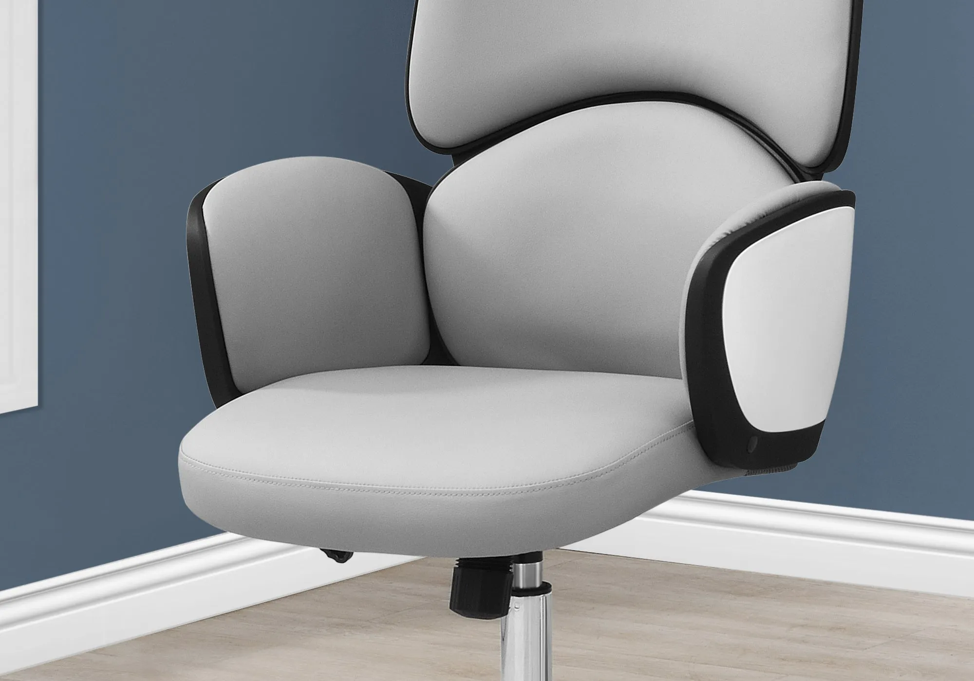 Office Chair - Grey Leather-Look / High Back Executive