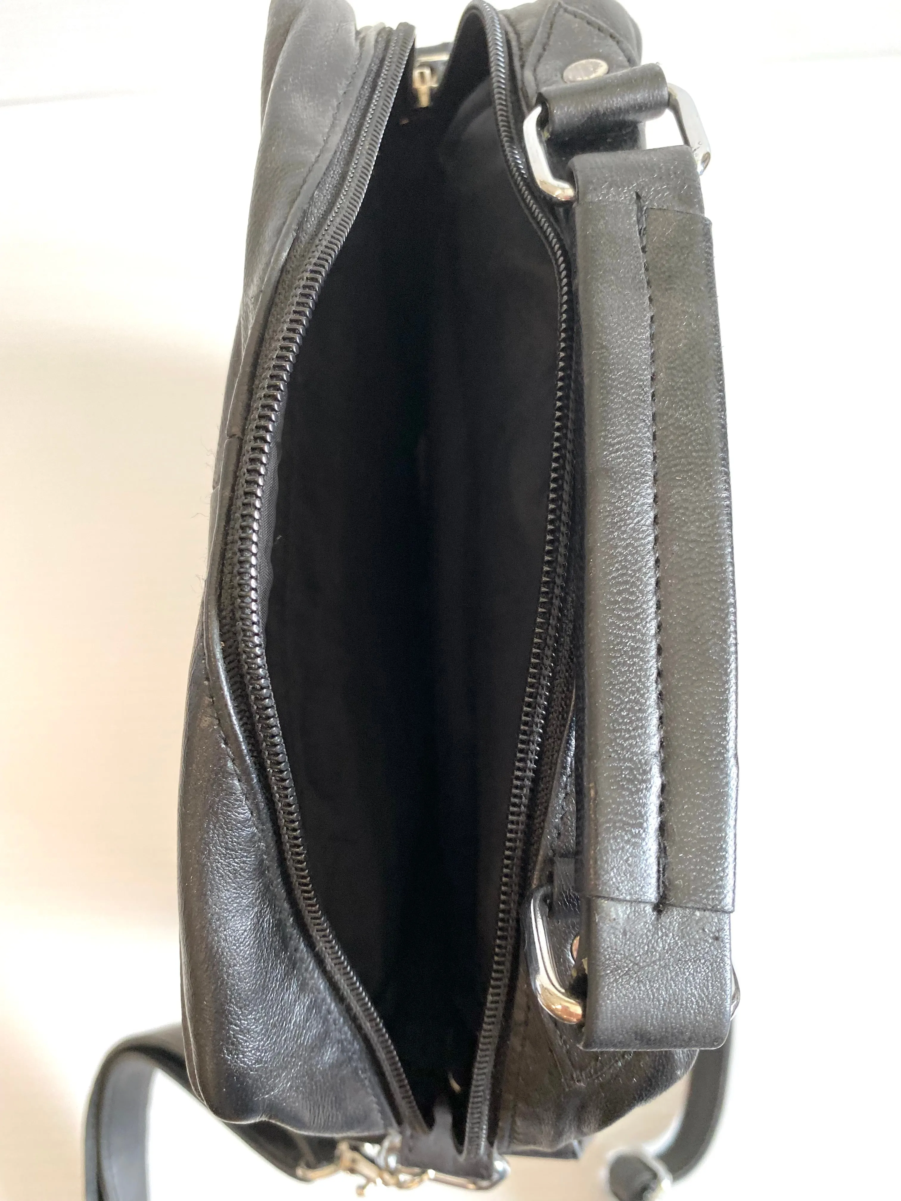 Purse - Black shoulder bag with handle on the top